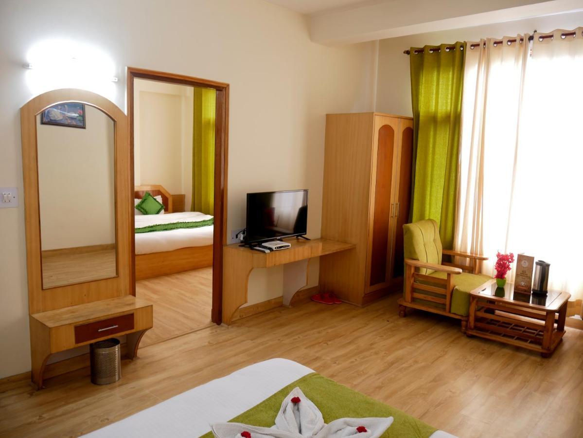 New Ambika International Mall Road Hotel Манали Экстерьер фото