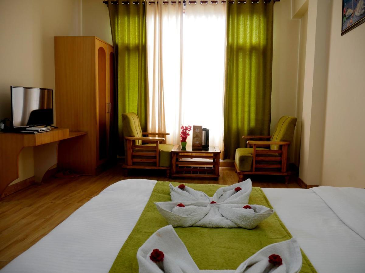 New Ambika International Mall Road Hotel Манали Экстерьер фото