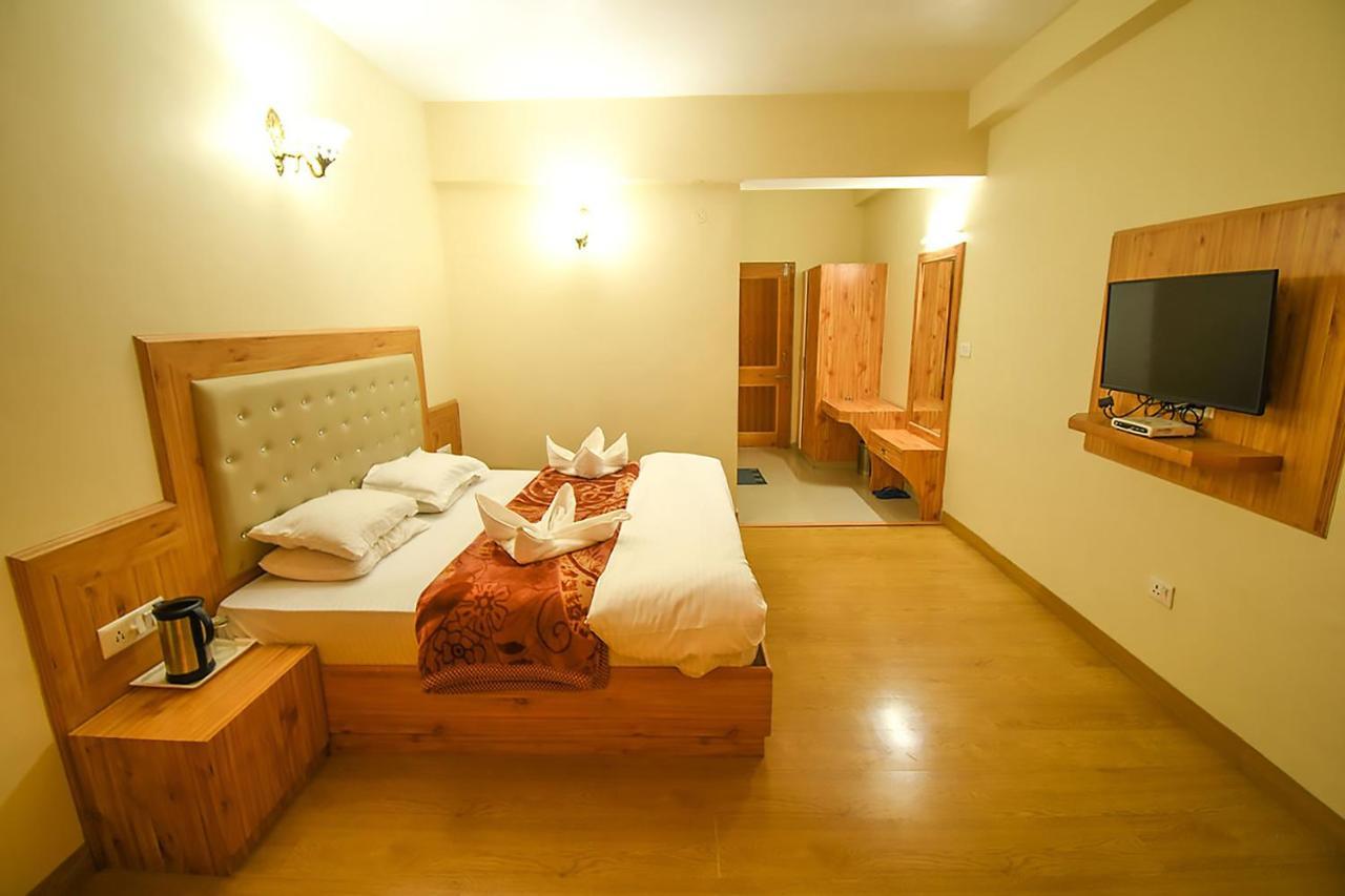 New Ambika International Mall Road Hotel Манали Экстерьер фото