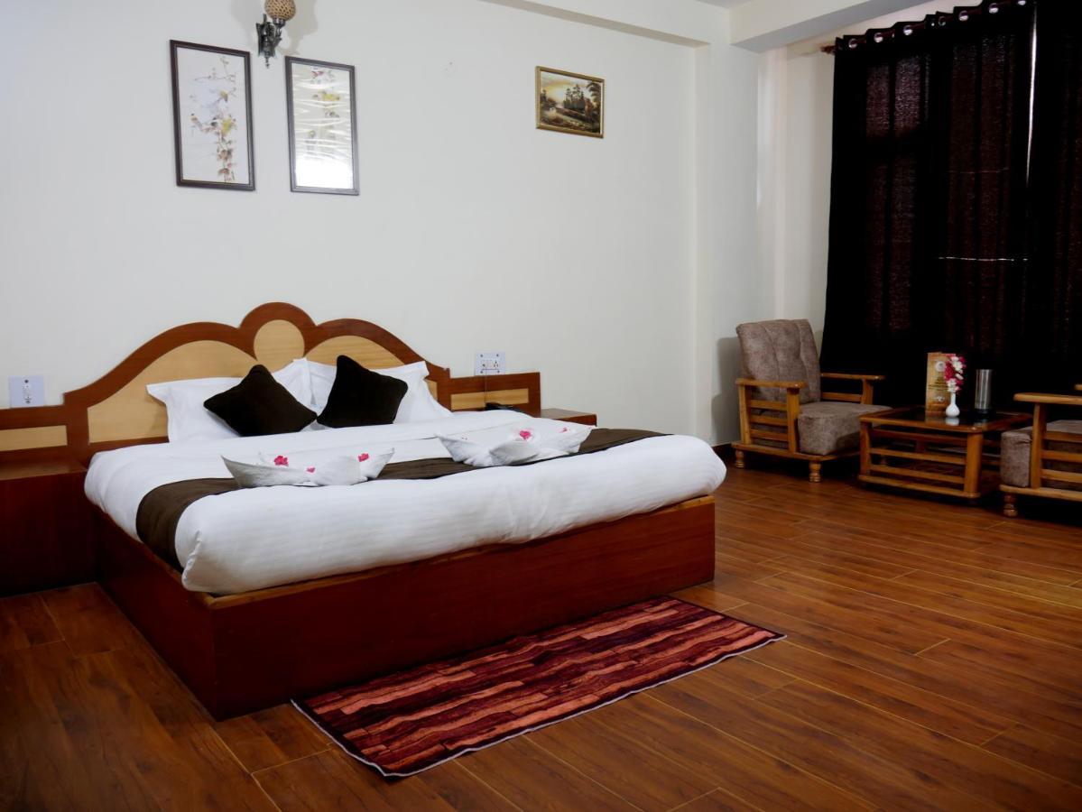 New Ambika International Mall Road Hotel Манали Экстерьер фото